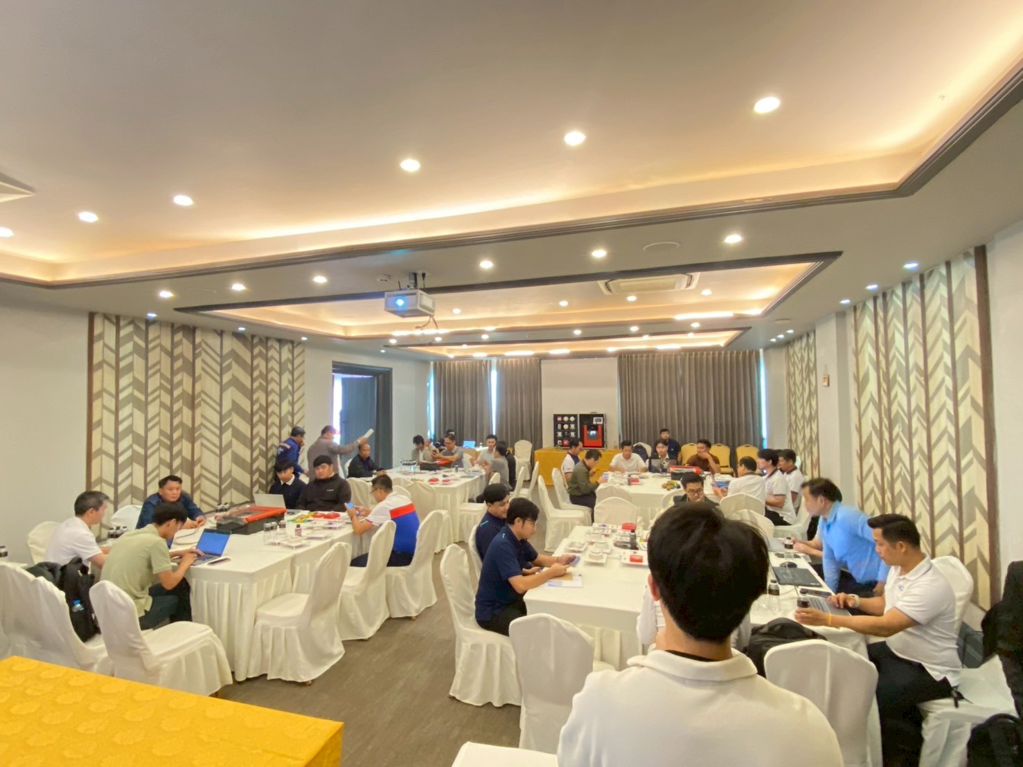 Building Safety & Fire Alarm Management Summit – Lao PDR 2026 ยกระดับมาตรฐานความปลอดภัยอาคาร – ระบบแจ้งเหตุเพลิงไหม้ – เทคโนโลยีการดูแลรักษา บริษัท ไฟร์ ซีเคียว (ประเทศลาว) จำกัด บริษัท ไฟร์ ซีเคียว (ประเทศไทย) จำกัด ร่วมกับ Honeywell / Notifier / Morley ขอเชิญเข้าร่วมงานสัมมนาครั้งใหญ่ประจำปี 2026 นำเสนอเทคโนโลยีระบบแจ้งเหตุเพลิงไหม้รุ่นใหม่ พร้อม Workshop แบบเข้มข้นที่ให้คุณทดลองทำจริง
