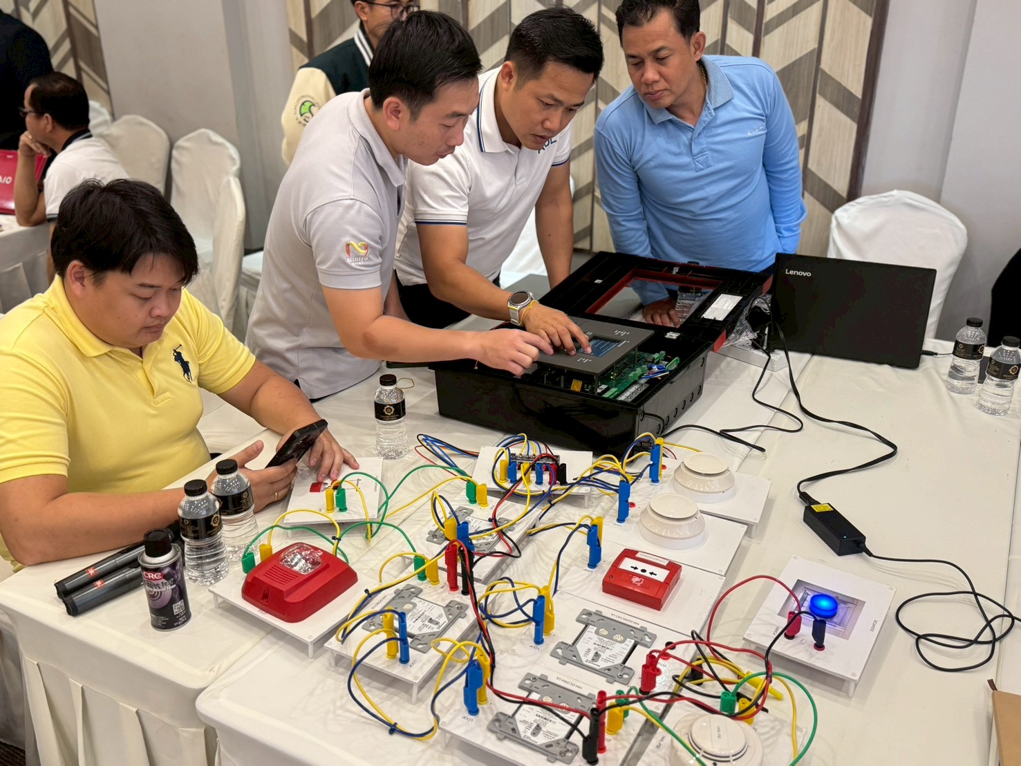 Building Safety & Fire Alarm Management Summit – Lao PDR 2026 ยกระดับมาตรฐานความปลอดภัยอาคาร – ระบบแจ้งเหตุเพลิงไหม้ – เทคโนโลยีการดูแลรักษา บริษัท ไฟร์ ซีเคียว (ประเทศลาว) จำกัด บริษัท ไฟร์ ซีเคียว (ประเทศไทย) จำกัด ร่วมกับ Honeywell / Notifier / Morley ขอเชิญเข้าร่วมงานสัมมนาครั้งใหญ่ประจำปี 2026 นำเสนอเทคโนโลยีระบบแจ้งเหตุเพลิงไหม้รุ่นใหม่ พร้อม Workshop แบบเข้มข้นที่ให้คุณทดลองทำจริง