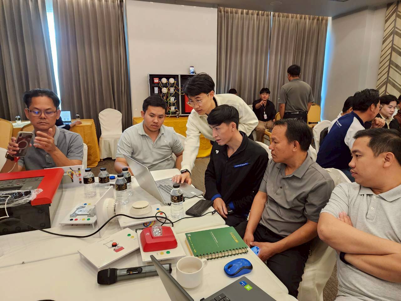 Building Safety & Fire Alarm Management Summit – Lao PDR 2026 ยกระดับมาตรฐานความปลอดภัยอาคาร – ระบบแจ้งเหตุเพลิงไหม้ – เทคโนโลยีการดูแลรักษา บริษัท ไฟร์ ซีเคียว (ประเทศลาว) จำกัด บริษัท ไฟร์ ซีเคียว (ประเทศไทย) จำกัด ร่วมกับ Honeywell / Notifier / Morley ขอเชิญเข้าร่วมงานสัมมนาครั้งใหญ่ประจำปี 2026 นำเสนอเทคโนโลยีระบบแจ้งเหตุเพลิงไหม้รุ่นใหม่ พร้อม Workshop แบบเข้มข้นที่ให้คุณทดลองทำจริง