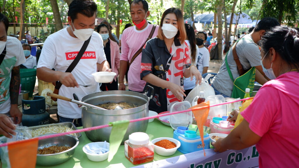 ร่วมแจกอาหารในโรงทาน บริษัท ซีเมเจอร์ เทคโนโลยี จำกัด พร้อมคู่ค้า ณ วัดป่าญาณทัสสี บ้านหนองคู