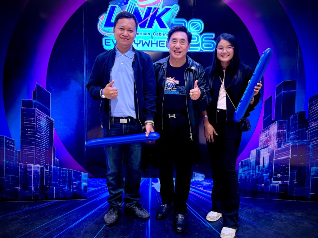 ภาพผู้ร่วมกิจกรรมหน้าฉาก LINK 2026 ประกอบข่าวผลิตภัณฑ์เครือข่าย