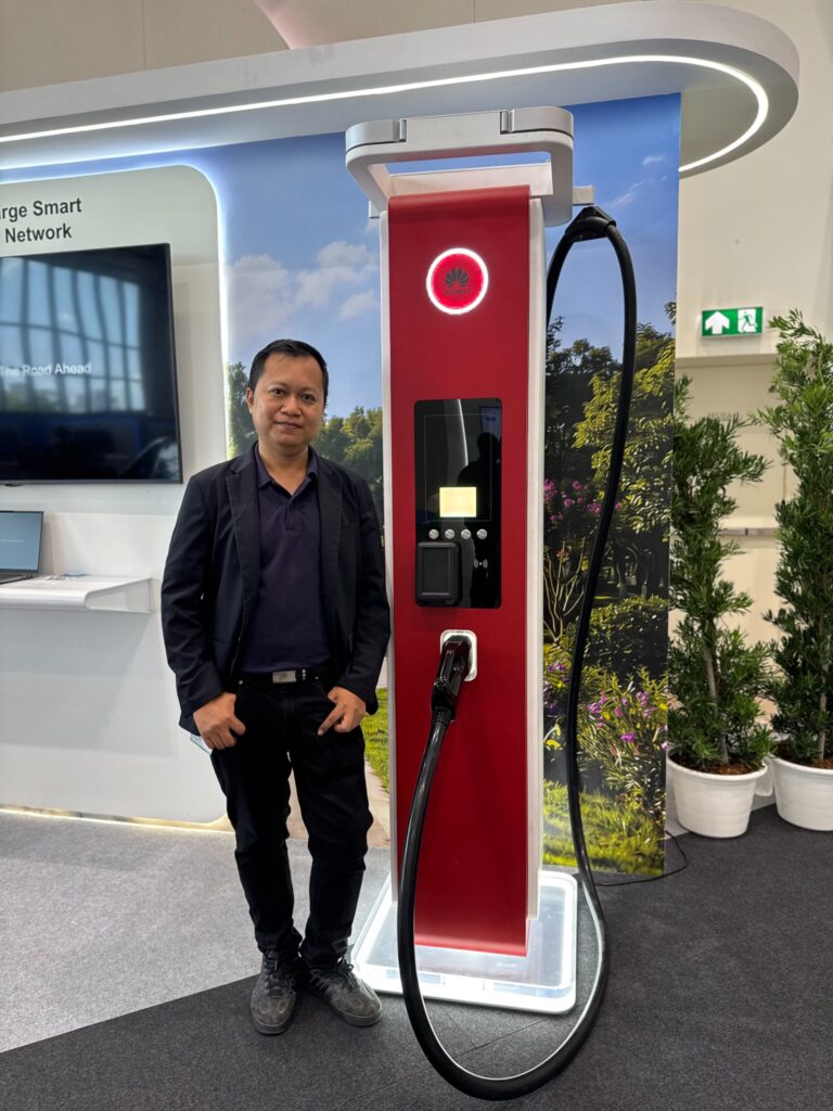 เยี่ยมชมอุปกรณ์ชาร์จรถยนต์ไฟฟ้า Huawei