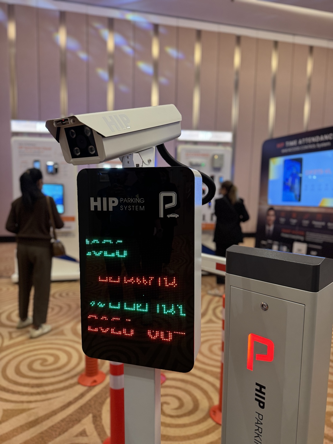 HIP Parking System ระบบไม้กั้นรถยนต์และกล้องอ่านป้ายทะเบียน