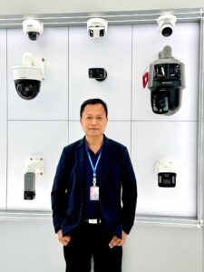 ภาพอุปกรณ์กล้องวงจรปิด Hikvision พร้อมผู้เข้าชม